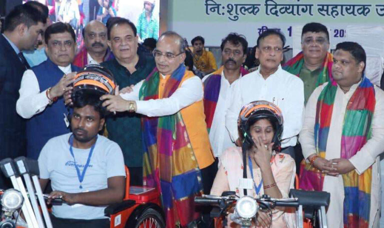 प्रधानमंत्री के जन्मदिन पर लव कुश रामलीला कमेटी द्वारा मेगा हेल्थ कैंप का आयोजन