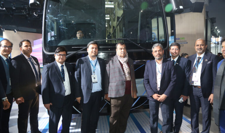 JBM ने भारत मोबिलिटी ग्लोबल एक्सपो 2025 में 4 ऑल-न्यू इलैक्ट्रिक बसों को लॉन्च किया